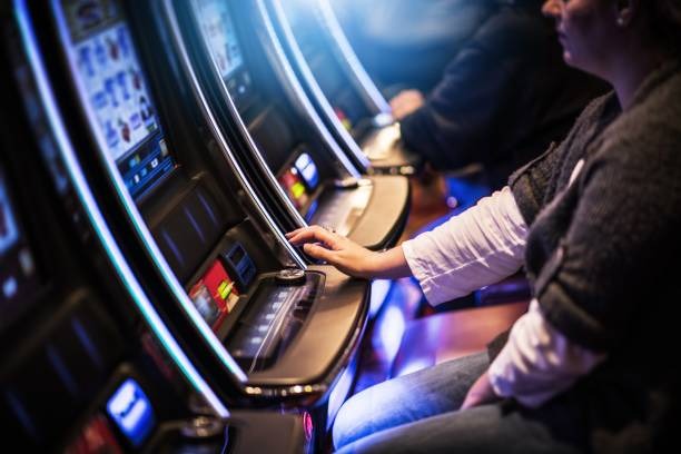 hsc bet platform interface showing slot games and live tables